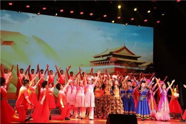 舞龙舞狮是中国最有名的传统舞蹈，该如何传承下去呢？游戏画面